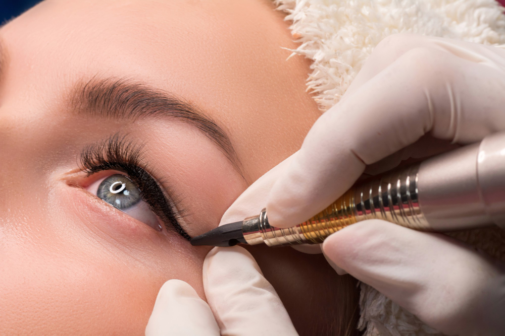 Permanent makeup EYELINER