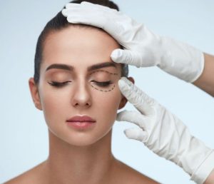 تجميل الاجفان وشد بدون جراحة أو جراحياً 