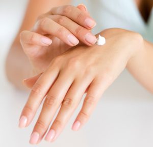 عملية تجميل اليدين افضل 3 حلول