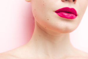 تجميل الشفايف الأنواع و الخطوات