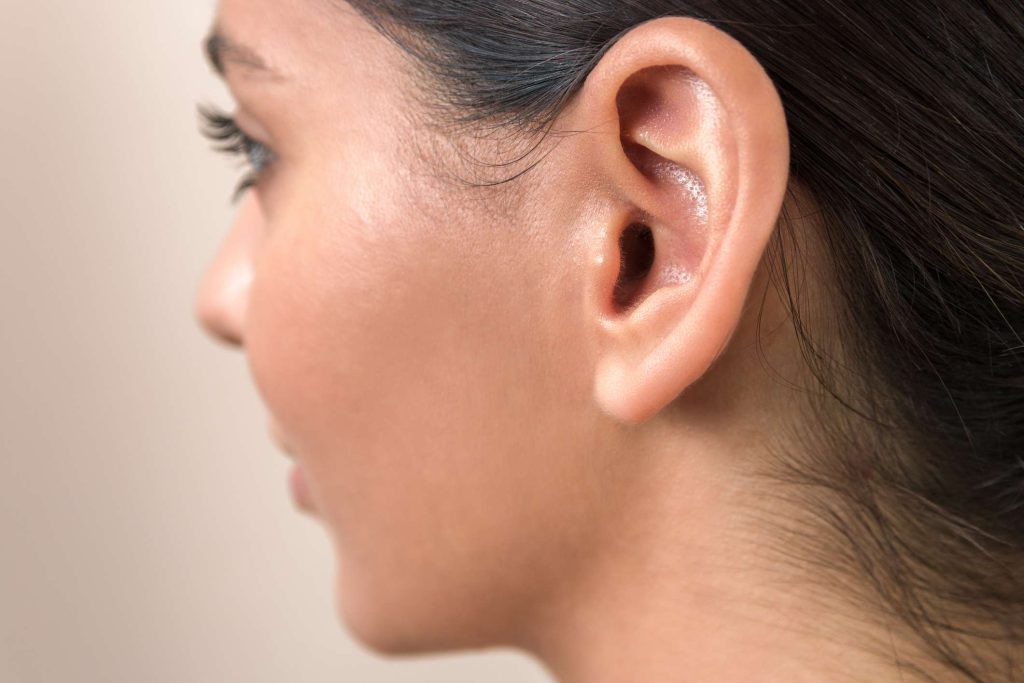 عملية تصغير الأذن افضل الحلول الجراحية وغير الجراحية